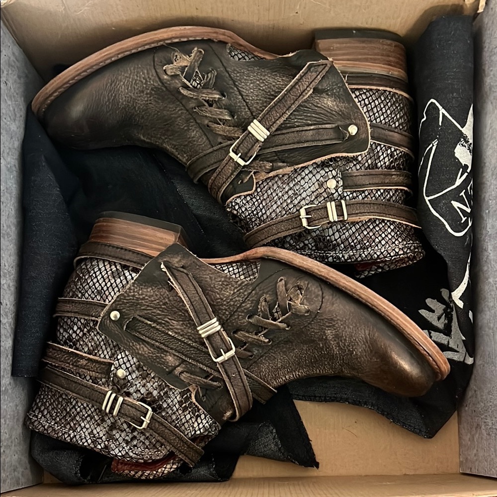 Freebird Belfast Booties size 9